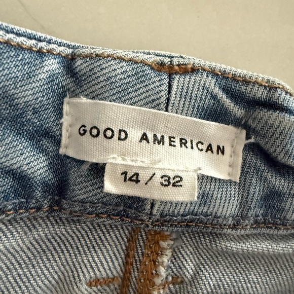 Good American Petite Straight Distressed Jeans - Picture 3 of 4